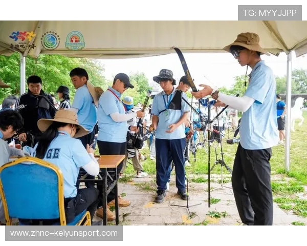 射箭学院加强青少年训练营的心理辅导与赛场适应，射箭学校